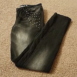 Great pair of dollhouse skinny jeans. Black. Sz 7